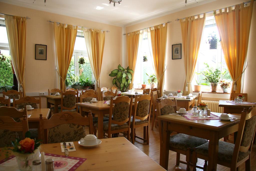 Hotel-Gasthof Eberherr Forstinning エクステリア 写真